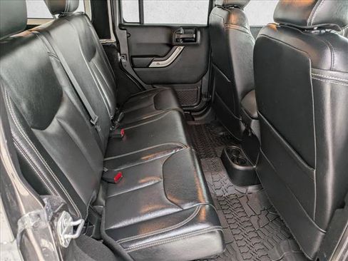 Used 2017 Jeep Wrangler Unlimited Sahara w/ Connectivity Group AWD/4WD image 19