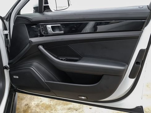 Used 2019 Porsche Panamera 4 image 43