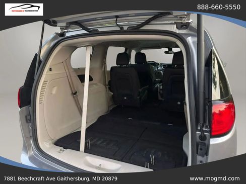 Used 2017 Chrysler Pacifica Touring-L FWD image 21