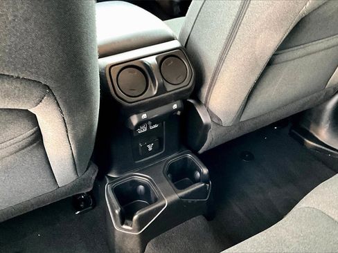 Used 2024 Jeep Wrangler Sahara image 33