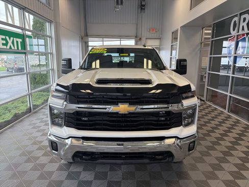 Used 2025 Chevrolet Silverado 2500 LT image 2