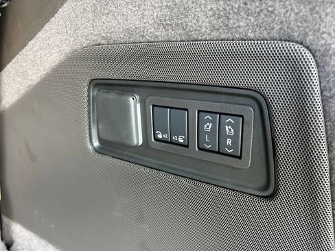Used 2025 Cadillac Escalade Premium Luxury RWD image 54