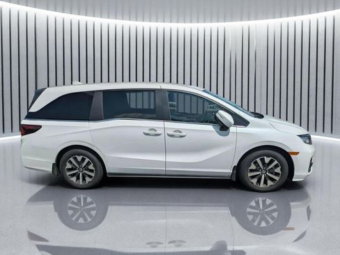 Certified 2026 Honda Odyssey EX-L image 3