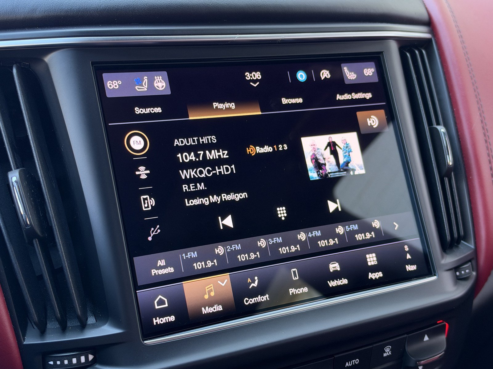 Used 2021 Maserati Levante S AWD/4WD image 19