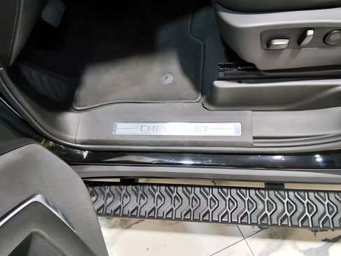 Used 2025 Chevrolet Suburban Z71 AWD/4WD image 35