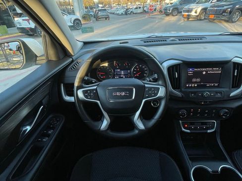 Used 2024 GMC Terrain SLE image 12
