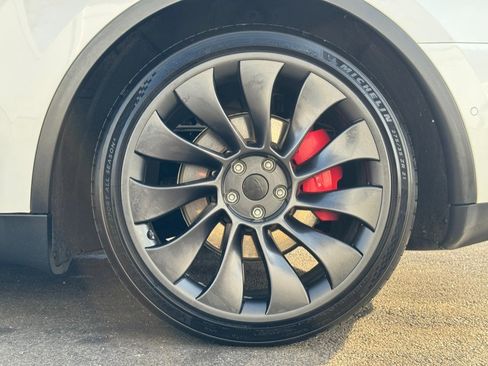 Used 2022 Tesla Model Y Performance AWD/4WD image 16