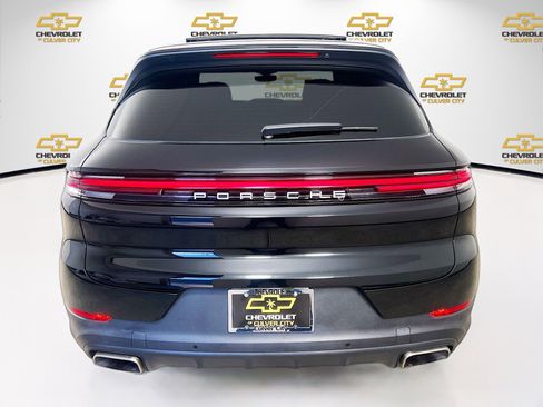 Used 2024 Porsche Cayenne image 6