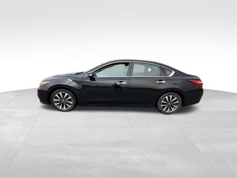 Used 2017 Nissan Altima 2.5 SL w/ 2.5 Technology Package FWD image 3