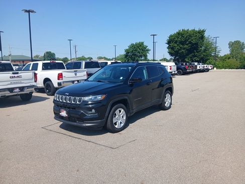 Used 2022 Jeep Compass Latitude w/ Convenience Group AWD/4WD image 4
