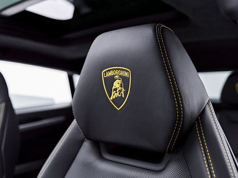 Used 2022 Lamborghini Urus AWD/4WD image 56