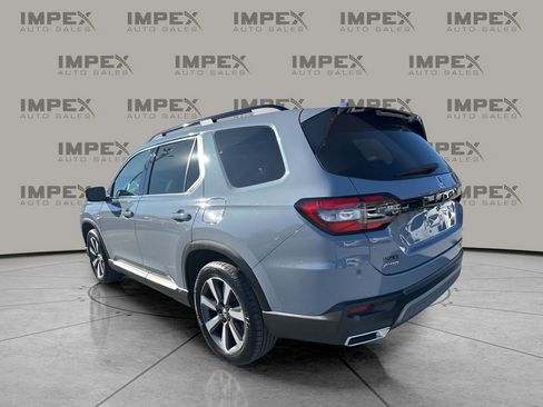 Used 2025 Honda Pilot Touring image 3