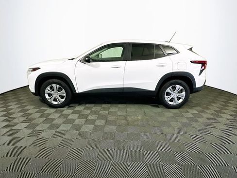 Used 2025 Chevrolet Trax LS FWD image 5