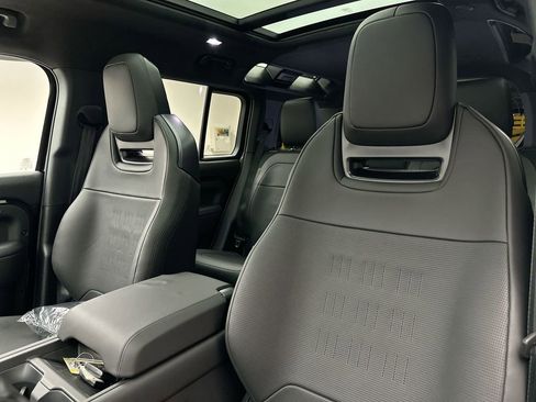 New 2026 Land Rover Defender 110 OCTA AWD/4WD image 18