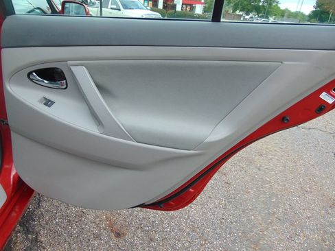 Used 2010 Toyota Camry LE FWD image 26
