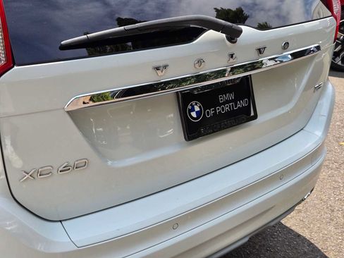 Used 2016 Volvo XC60 T5 Premier w/ Proximity Package FWD image 14