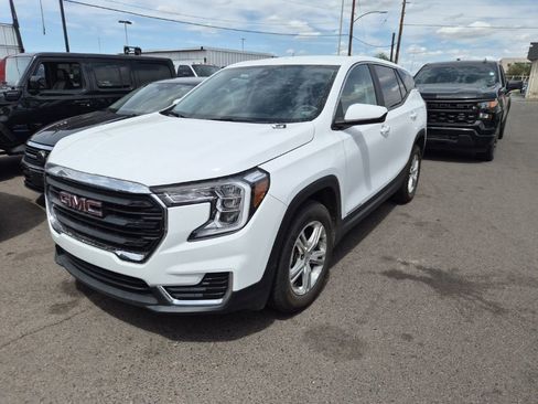 Used 2024 GMC Terrain SLE image 4