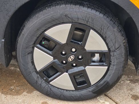 Certified 2025 Hyundai Santa Fe SEL AWD/4WD image 9