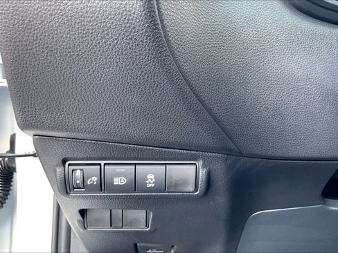 Certified 2026 Toyota Corolla Cross LE FWD image 33