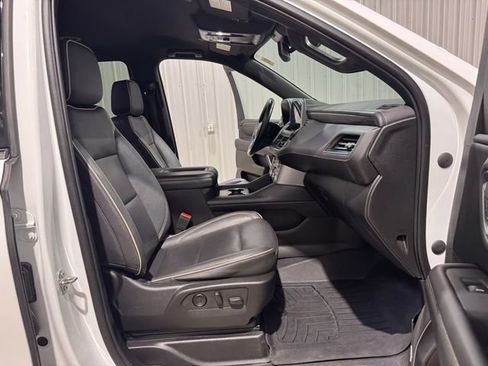 Used 2023 GMC Yukon XL SLT AWD/4WD image 25