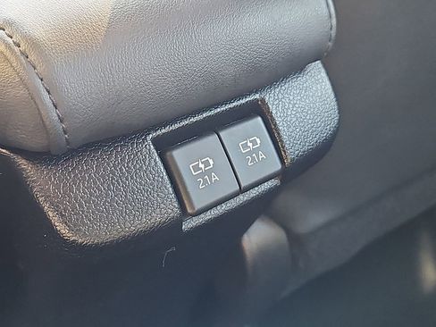 Used 2022 Toyota Prius Prime Limited image 19