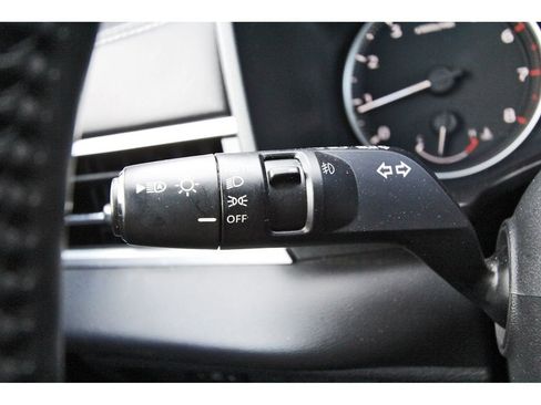 Used 2025 Mitsubishi Outlander AWD image 17