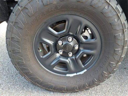 Used 2024 Jeep Gladiator Sport image 10