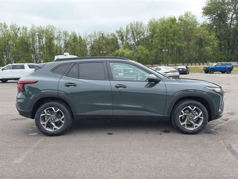 New 2025 Chevrolet Trax LT w/ Driver Confidence Package FWD image 24