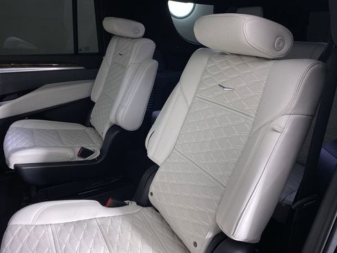 Certified 2025 Cadillac Escalade ESV Sport Platinum image 14