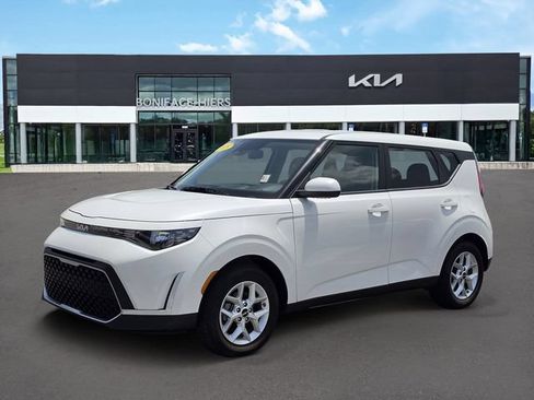 Certified 2025 Kia Soul LX w/ LX Technology Package FWD image 2