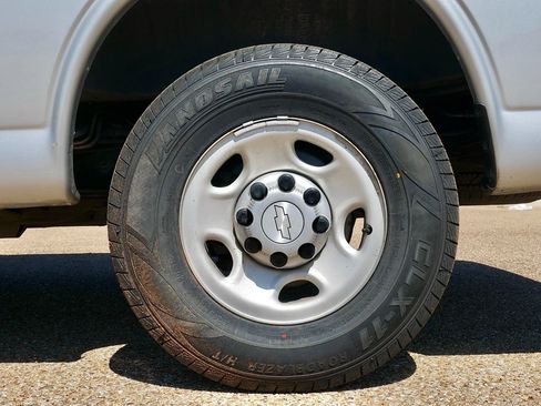 Used 2017 Chevrolet Express 2500 image 11