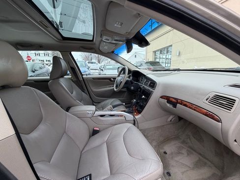Used 2005 Volvo XC70 image 9