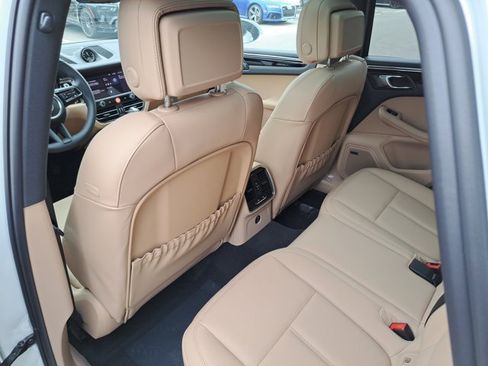 Used 2026 Porsche Macan AWD/4WD image 19