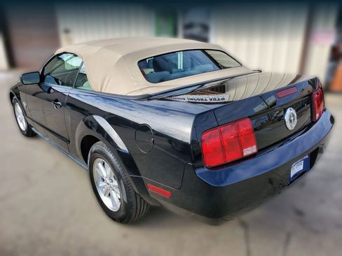 Used 2009 Ford Mustang Deluxe Convertible 2D image 7