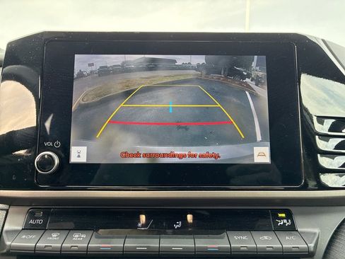 Used 2025 Toyota Camry SE image 16