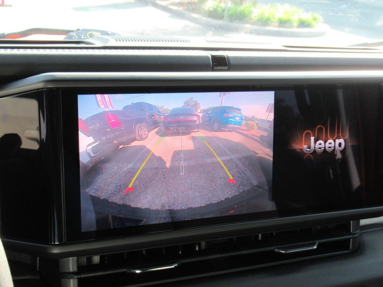 Used 2025 Jeep Wrangler Unlimited Sahara AWD/4WD image 28