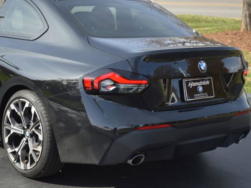 Used 2025 BMW 230i Coupe w/ M Sport Package image 3