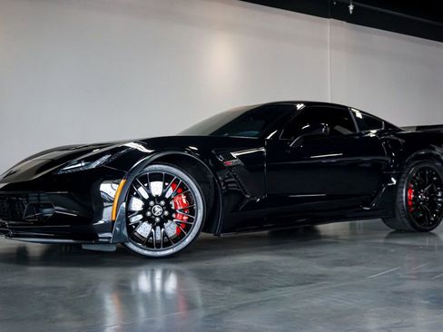 Used 2015 Chevrolet Corvette Z06 w/ 3LZ Preferred Equipment Group RWD image 90