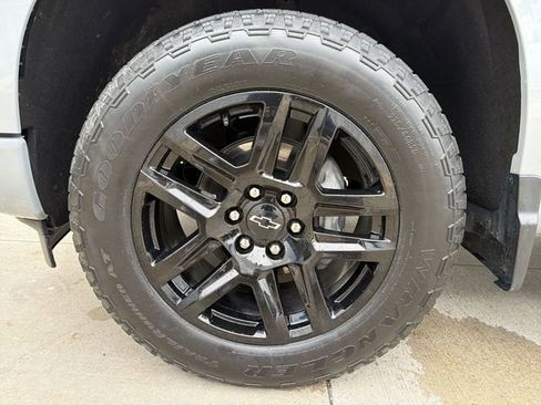 Used 2024 Chevrolet Silverado 1500 Custom w/ Turbomax Blackout Package AWD/4WD image 12