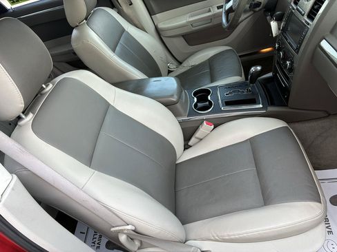 Used 2008 Chrysler 300 Touring RWD image 16