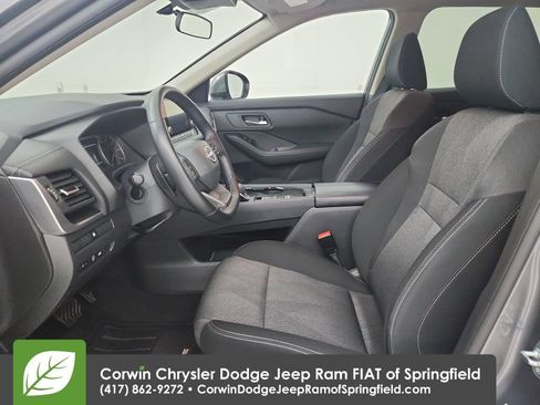 Used 2025 Nissan Rogue SV FWD image 18