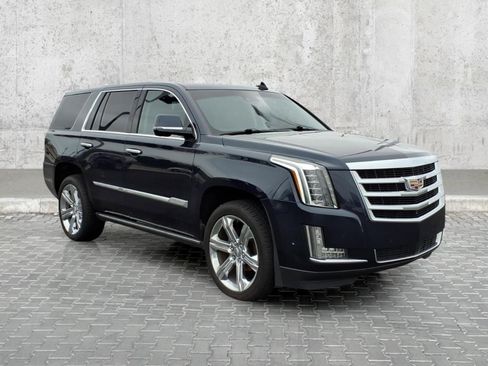Used 2019 Cadillac Escalade Premium Luxury AWD/4WD image 2