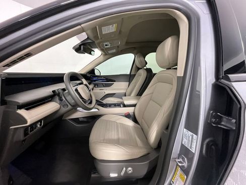Used 2025 Lincoln Nautilus Reserve AWD/4WD image 16