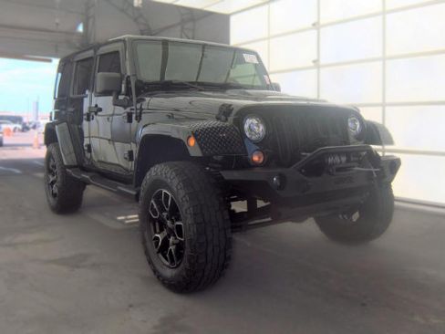 Used 2018 Jeep Wrangler Unlimited Sahara AWD/4WD image 4
