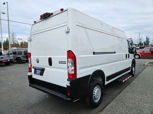 Used 2025 RAM ProMaster 2500 w/ Convenience Group image 5