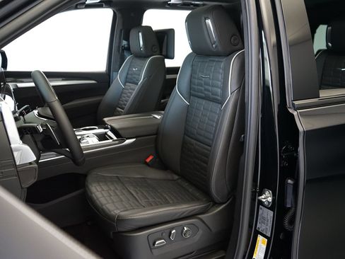 Used 2026 Cadillac Escalade ESV V AWD/4WD image 9