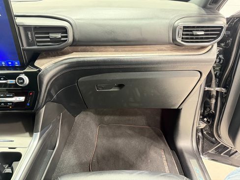 Used 2023 Ford Explorer Platinum w/ Technology Package image 27