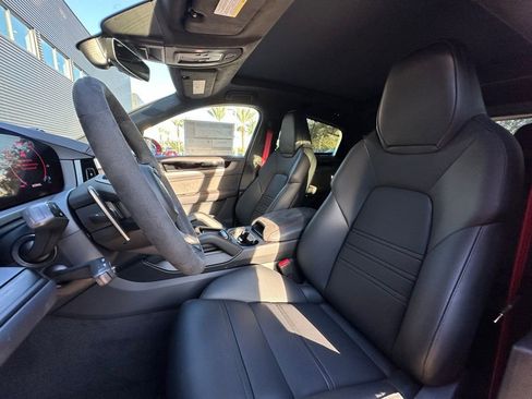 Used 2026 Porsche Cayenne GTS image 5