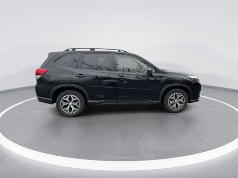 Used 2023 Subaru Forester Premium image 9