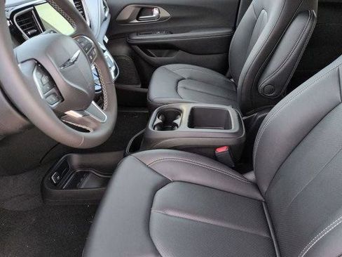 New 2026 Chrysler Pacifica Select FWD image 12